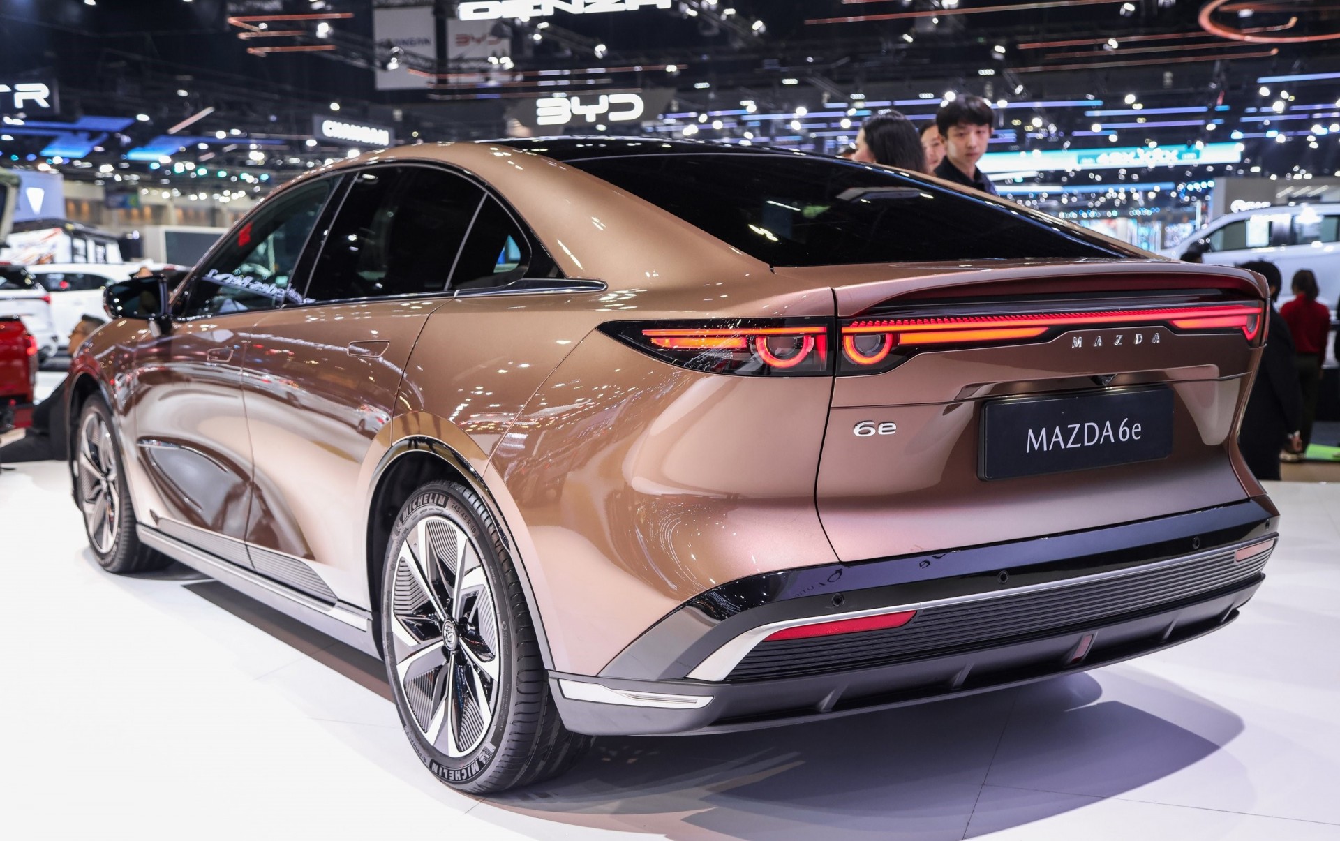 Mazda 6e thuần điện, ngoại hình đẹp mắt, đi được 552 km với một lần sạc