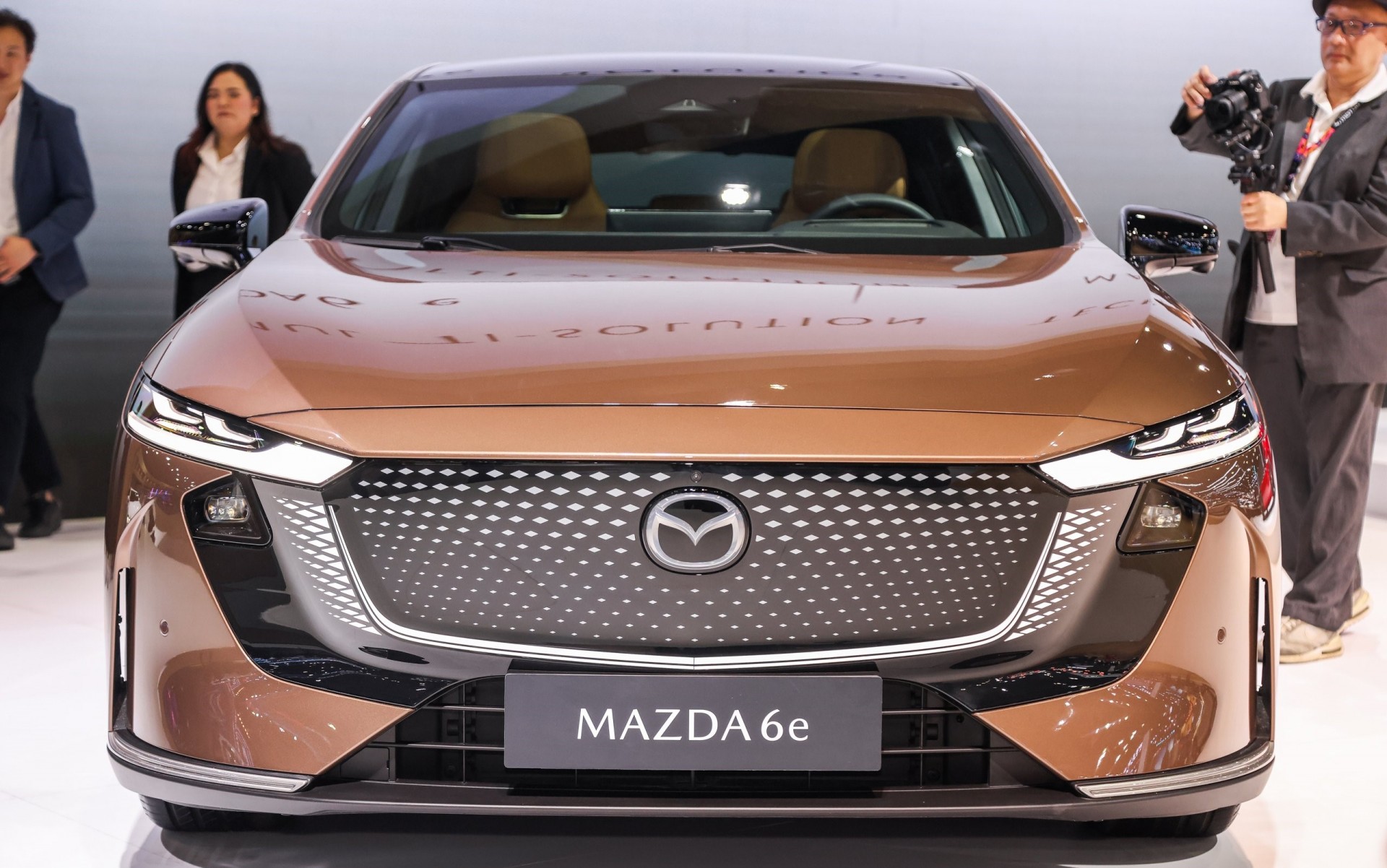 Mazda 6e sedan điện đẹp mắt với tầm hoạt động 552 Km