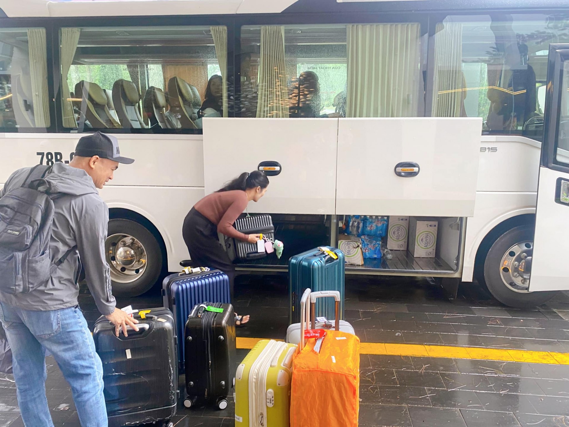 Nữ tài xế xe khách đam mê lái ô tô, chặng đường từ chạy taxi đến điều khiển xe 45 chỗ