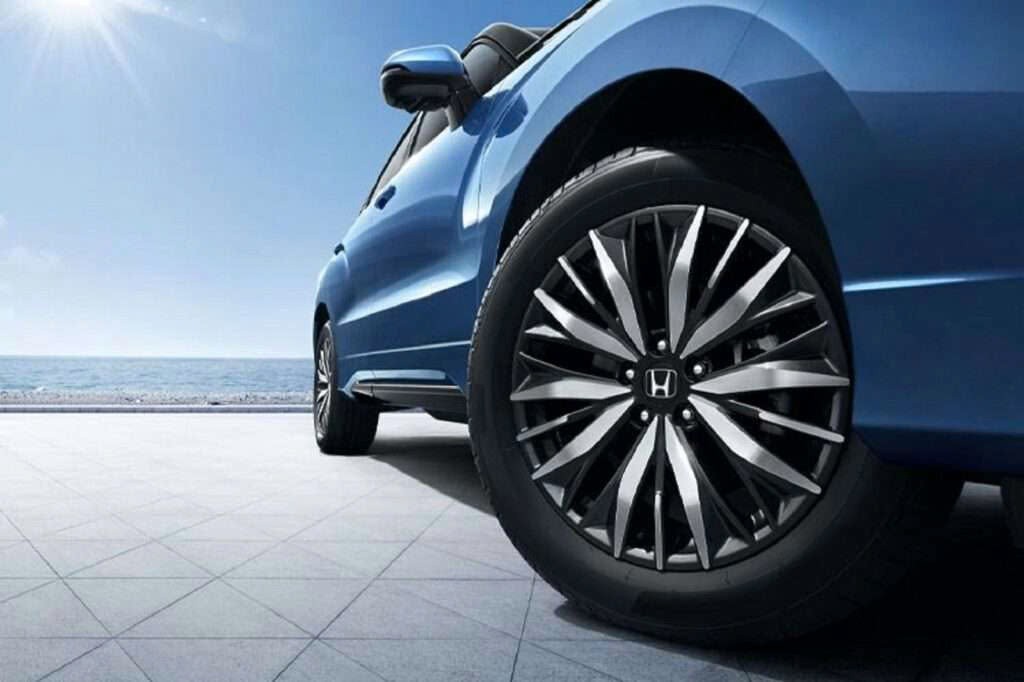 Mâm phay bị trầy vì sao, mâm xe có được bảo hiểm không?