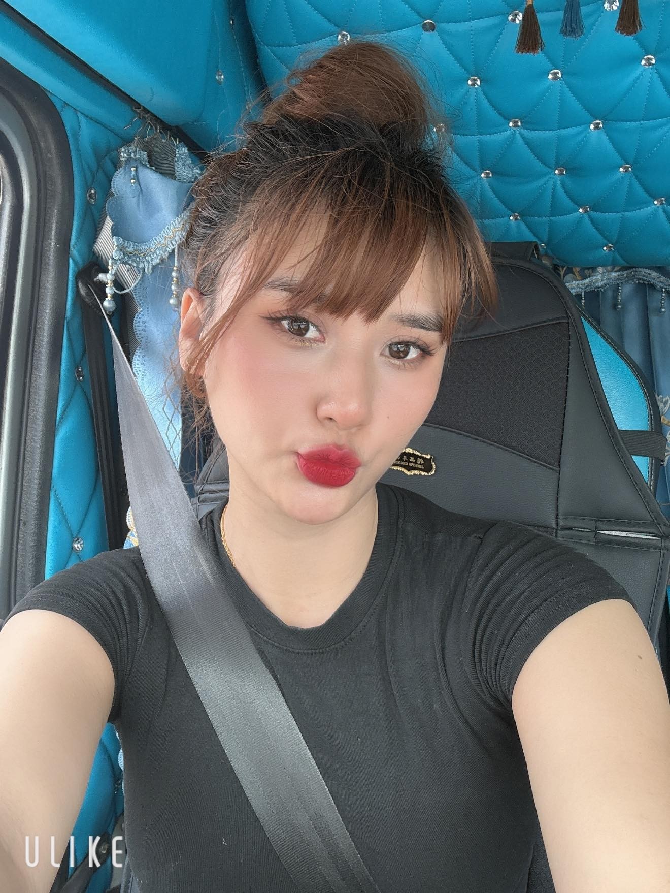 Cô gái Tuyên Quang xinh đẹp, Tiktoker nổi tiếng và đam mê lái xe tải 30 tấn