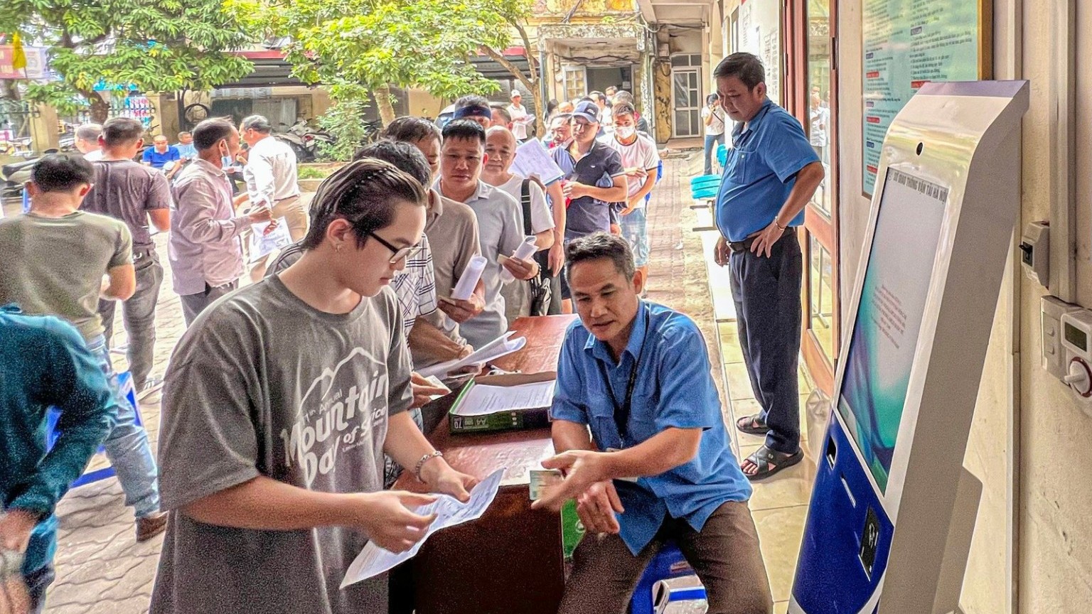 Tại sao phải đổi giấy phép lái xe mới, không đổi có bị phạt không?