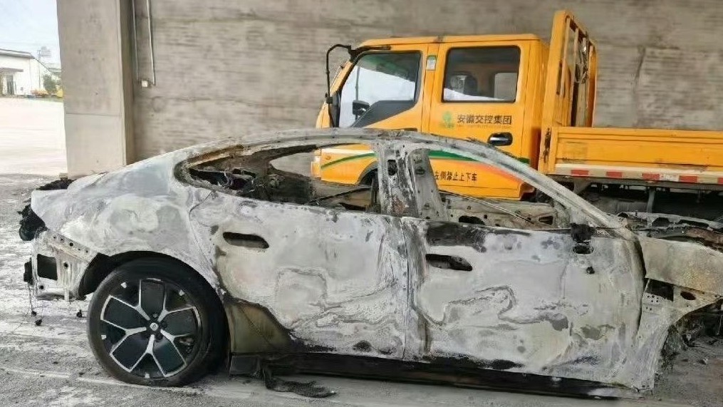 Xe điện Trung Quốc Xiaomi SU7 cháy trên cao tốc, 3 nữ sinh tử vong