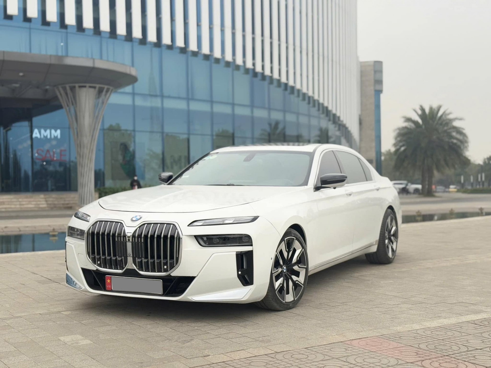 BMW 750Li 2010 "hóa thân" thành 7-Series 2025, giá hơn 800 triệu đồng