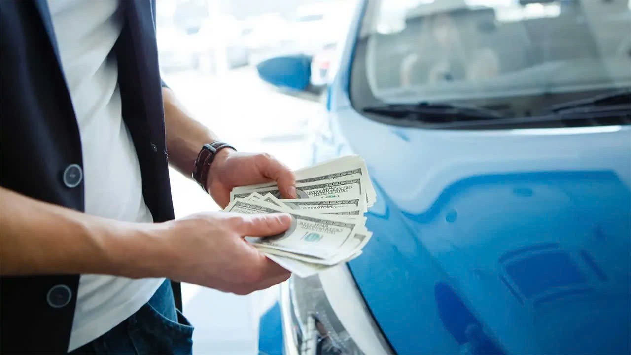 Than trời vì lương mấy chục triệu, vay nợ mua ô tô, giờ chỉ muốn bán