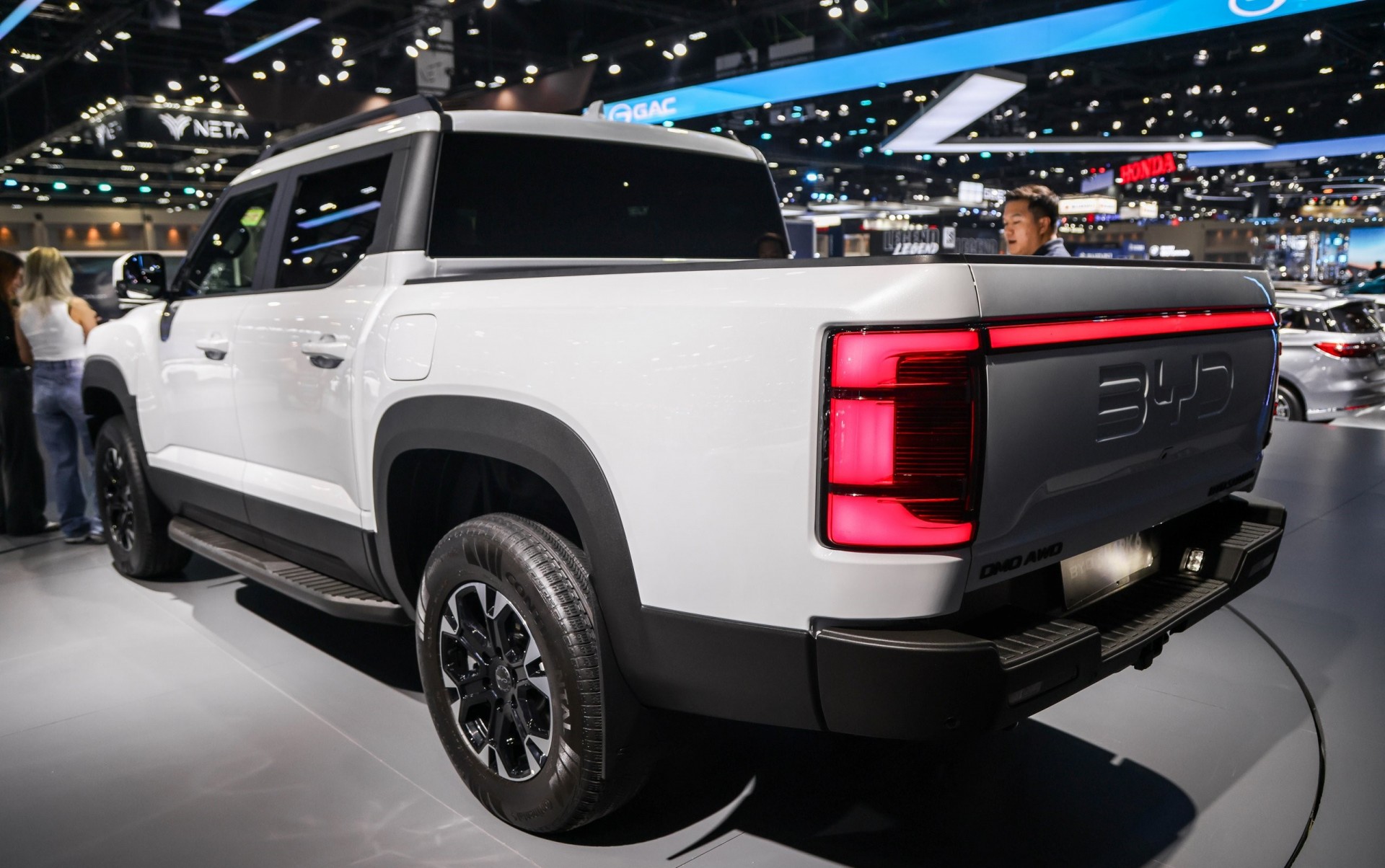 BYD Shark 6 bán tải hybrid nhanh như xe thể thao, 'đe dọa' Ranger Raptor
