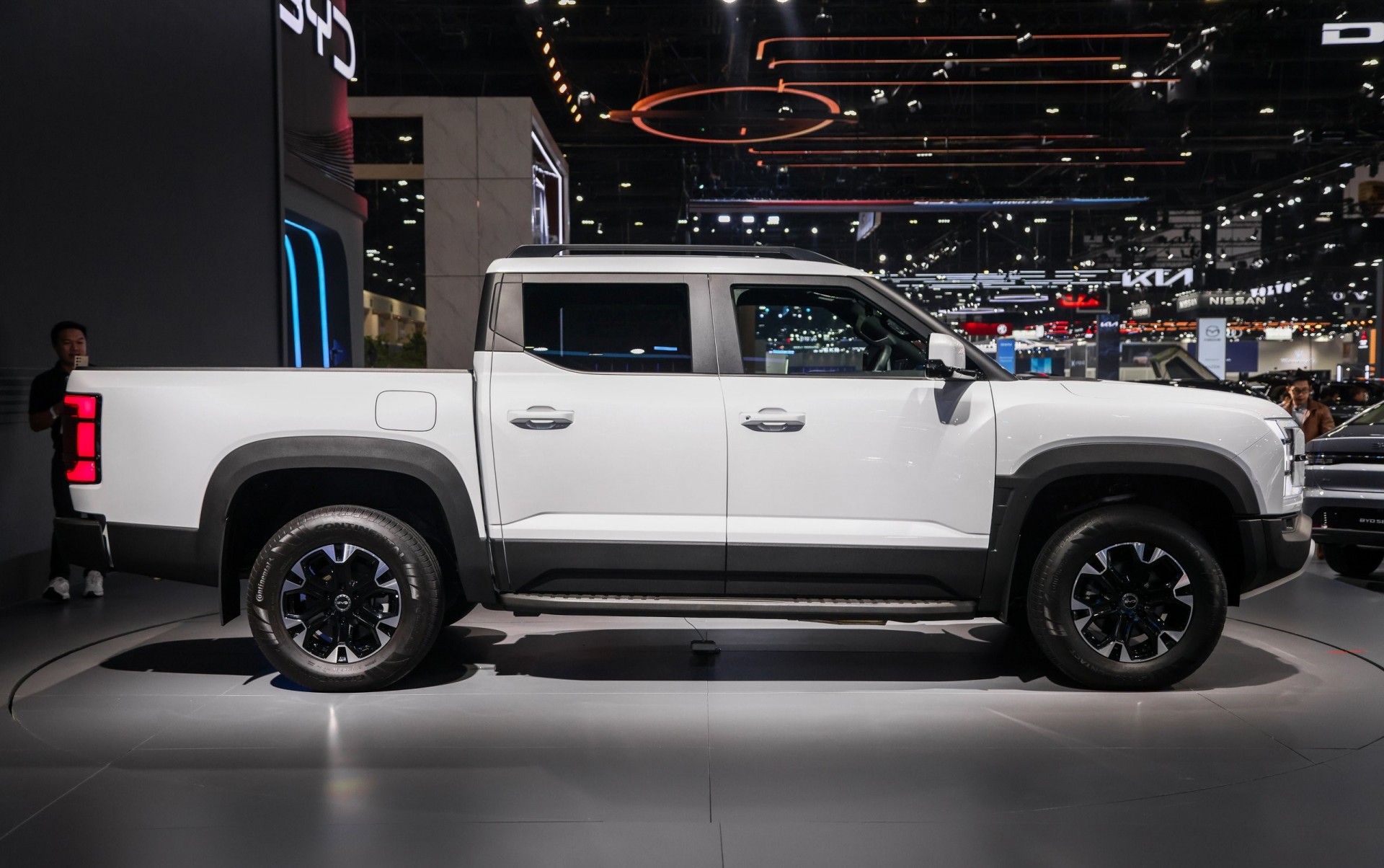 BYD Shark 6 bán tải hybrid nhanh như xe thể thao, "đe dọa" Ranger Raptor