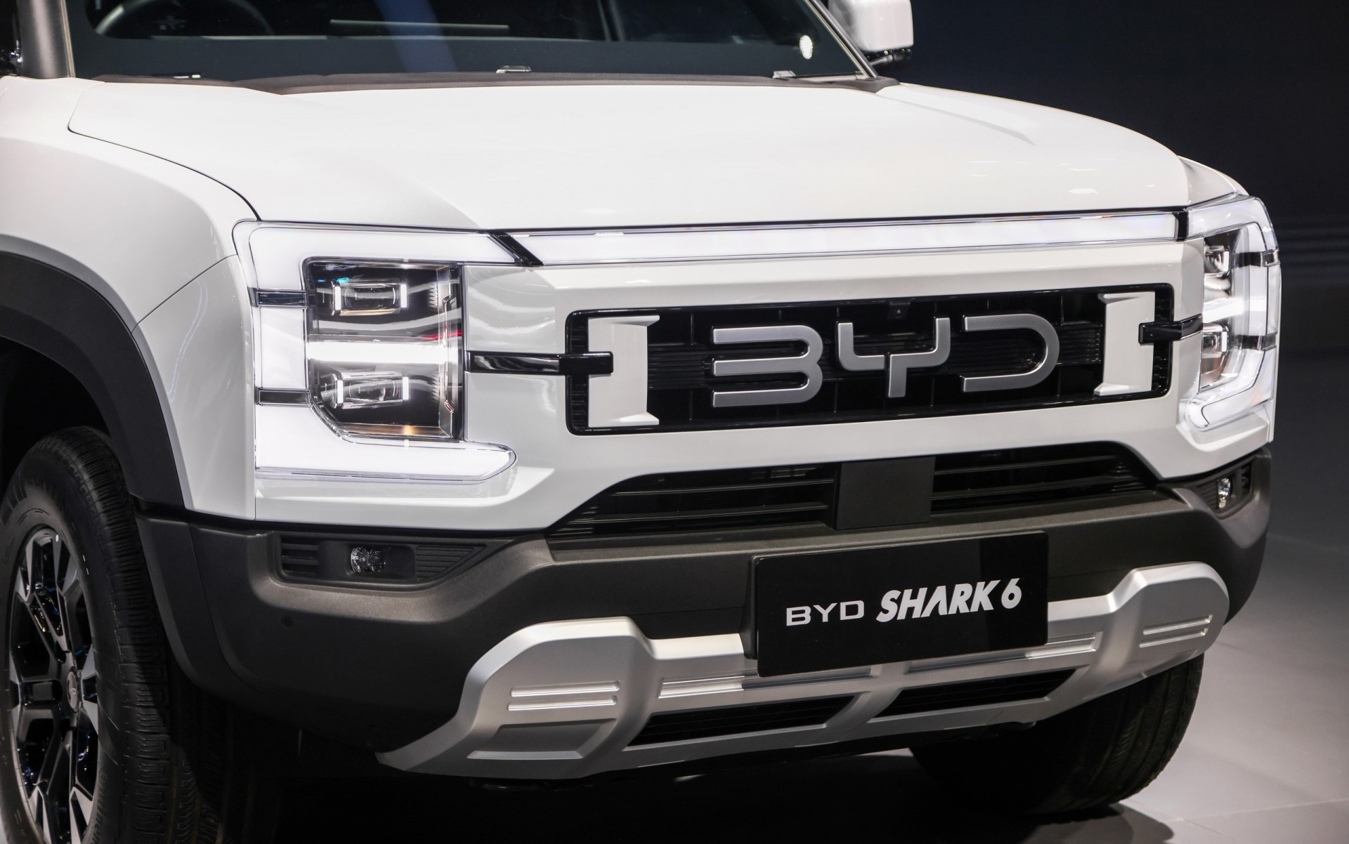 BYD Shark 6 bán tải hybrid nhanh như xe thể thao, 'đe dọa' Ranger Raptor