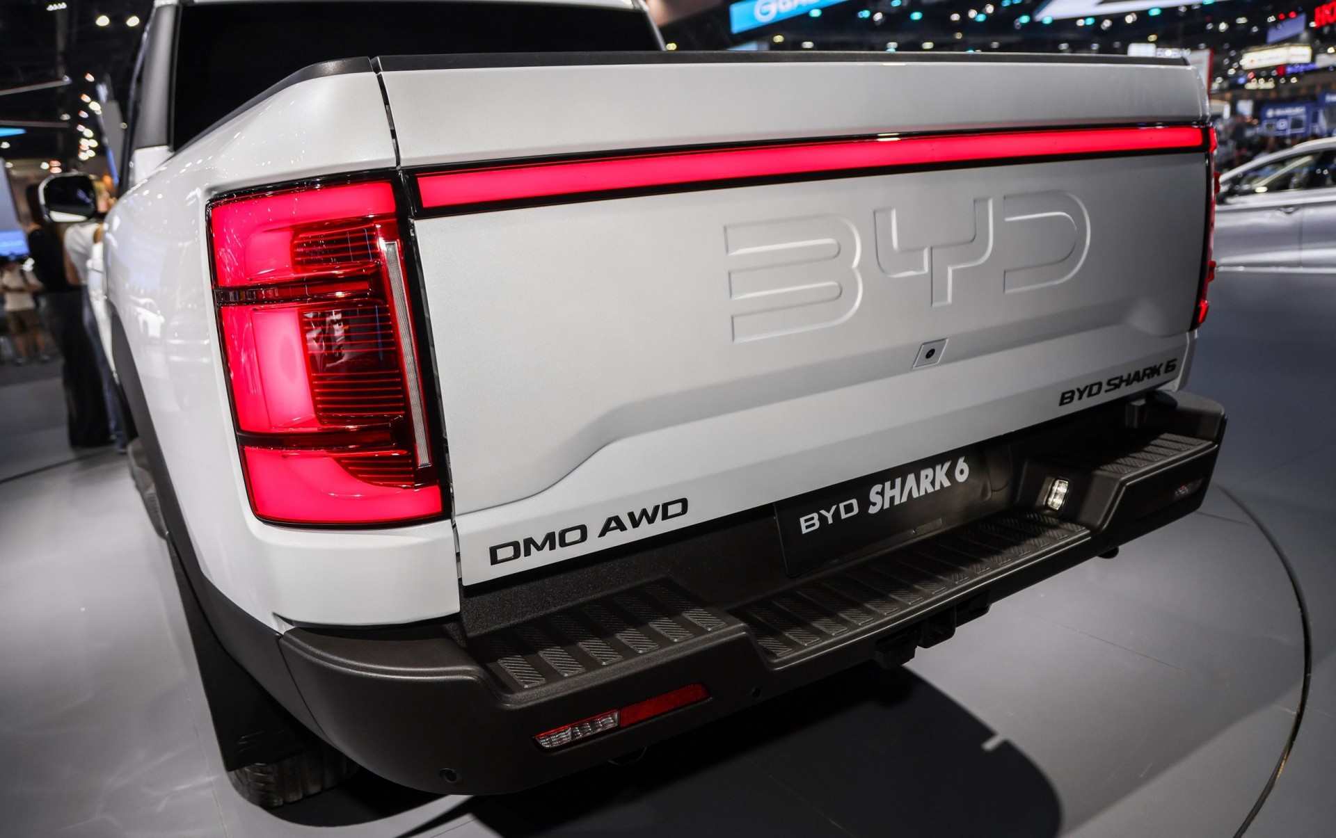 BYD Shark 6 bán tải hybrid nhanh như xe thể thao, 'đe dọa' Ranger Raptor