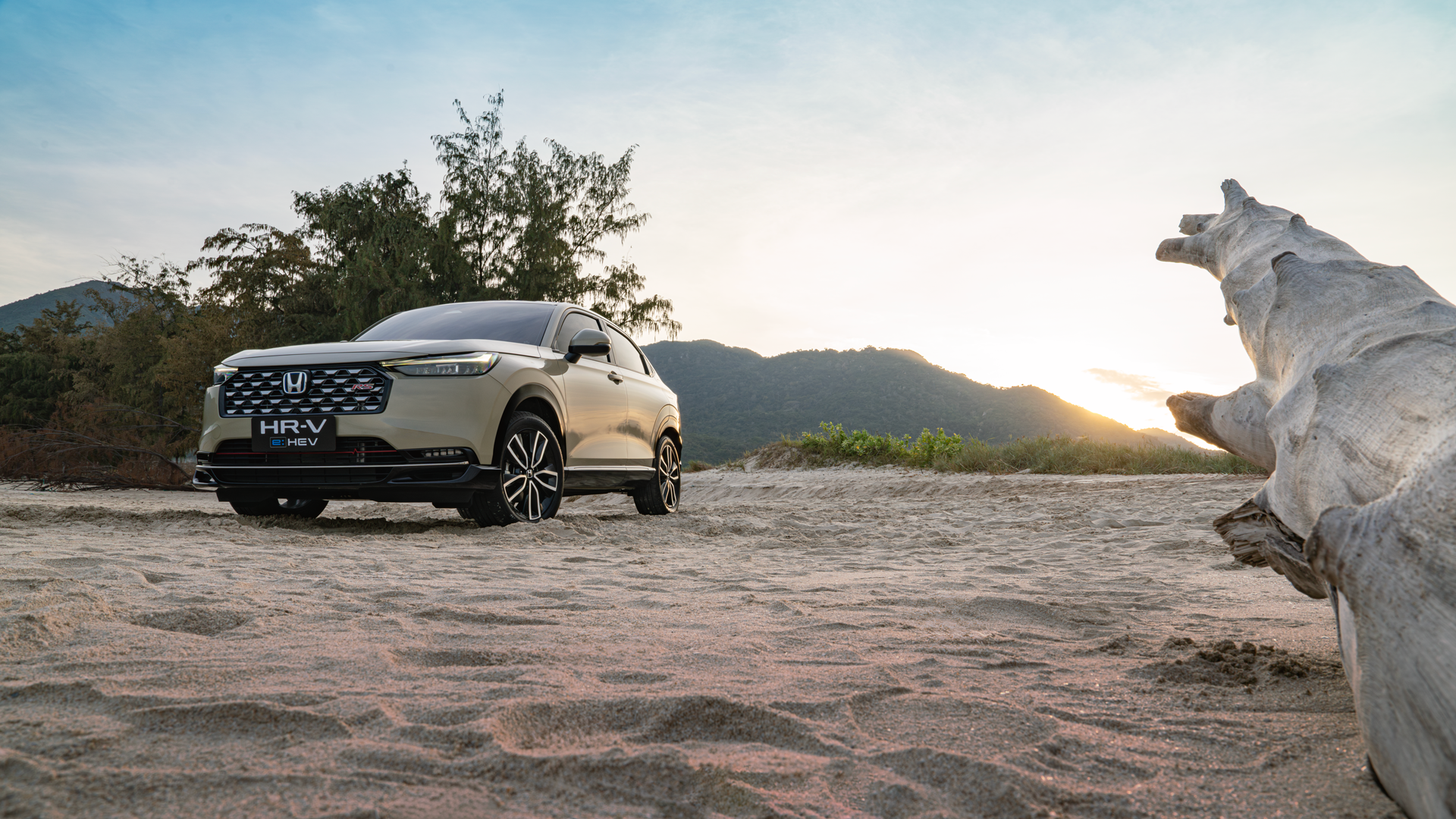 Honda HR-V Hybrid trình làng cùng hai mẫu xe máy điện Icon e:, CUV - e: