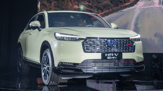 Honda HR-V hybrid trình làng cùng hai mẫu xe máy điện Icon e:, CUV - e: