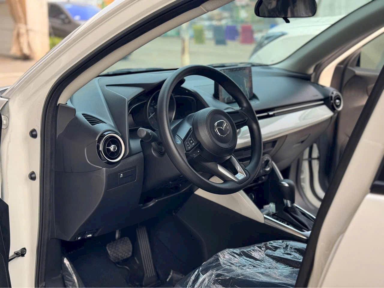 Mazda2 có thêm phiên bản giá mềm, nhập khẩu từ Thái Lan