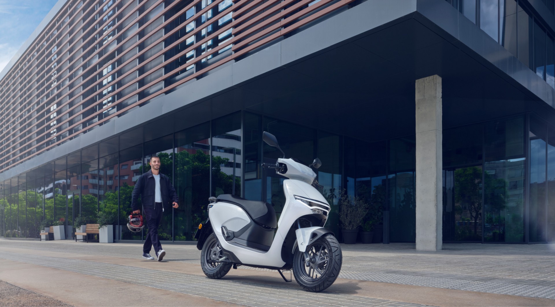 Vì sao Honda Việt Nam chỉ cho thuê xe máy điện CUV e: chứ không bán?