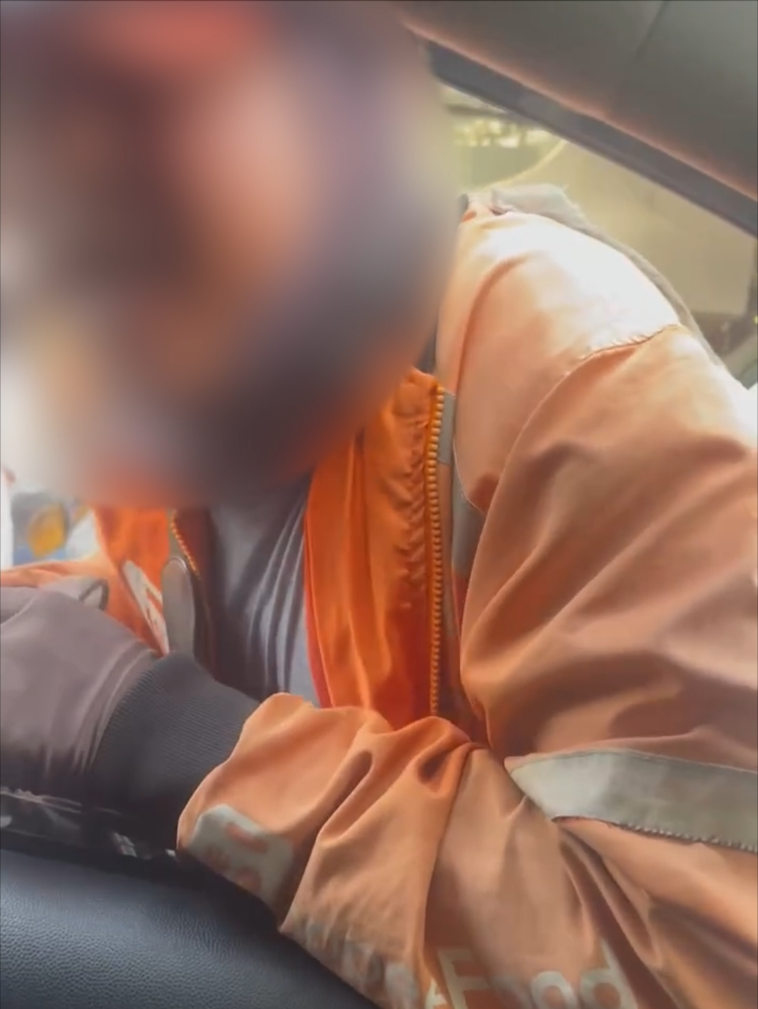 Công an xác minh clip người đi xe máy chặn đầu ô tô thách thức 'tao thích đi ngược chiều, mày làm gì tao'