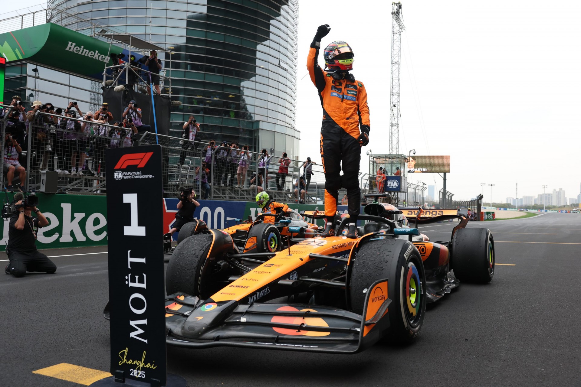 F1 2025: McLaren khởi đầu rực rỡ, Ferrari gây thất vọng, mùa giải mở ra cuộc đua khốc liệt