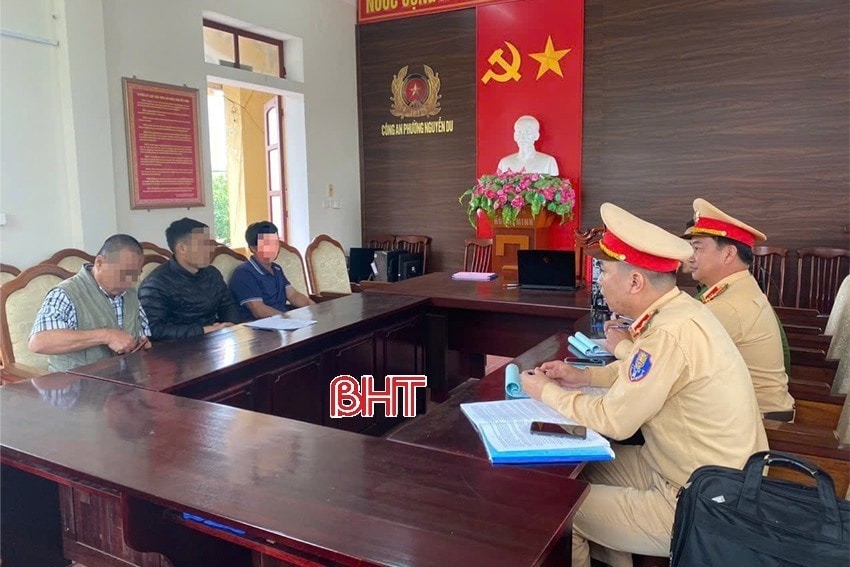 Tài xế xe tải đánh người khi bị nhắc nhở đỗ xe song song chắn hết đường đi tại Hà Tĩnh