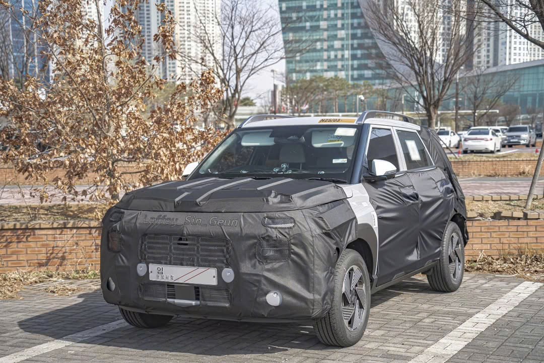 Hyundai Venue đời mới lộ diện thiết kế trên đường chạy thử