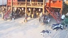 Kinh hoàng khoảnh khắc xe máy mất phanh khi lao dốc tại Tà Xùa