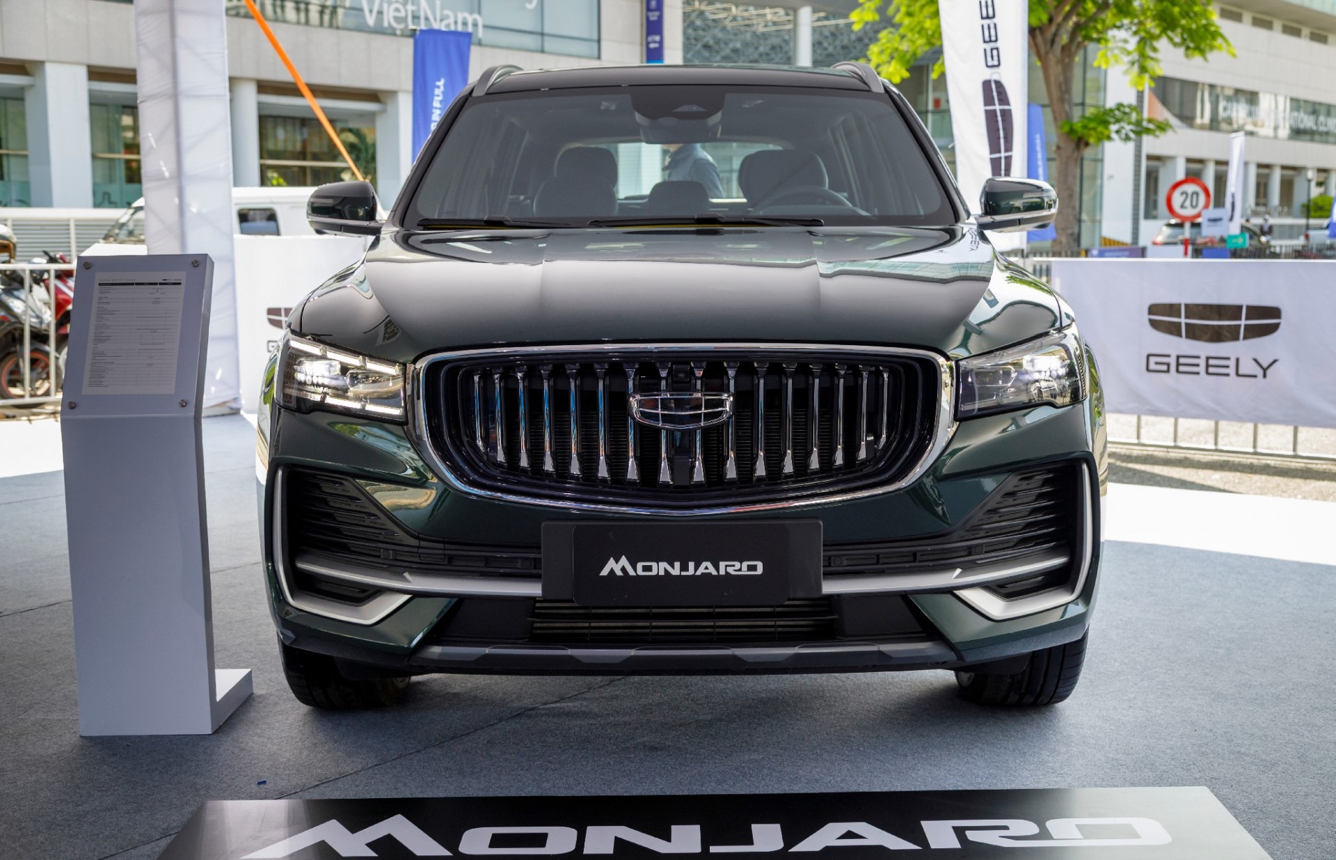 Tổ chức lái thử xe Geely tại TP.HCM