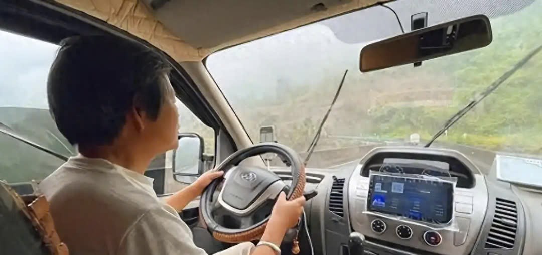 Cụ bà 71 tuổi, bán nhà, lái xe du lịch suốt 8 năm, chinh phục 360.000km