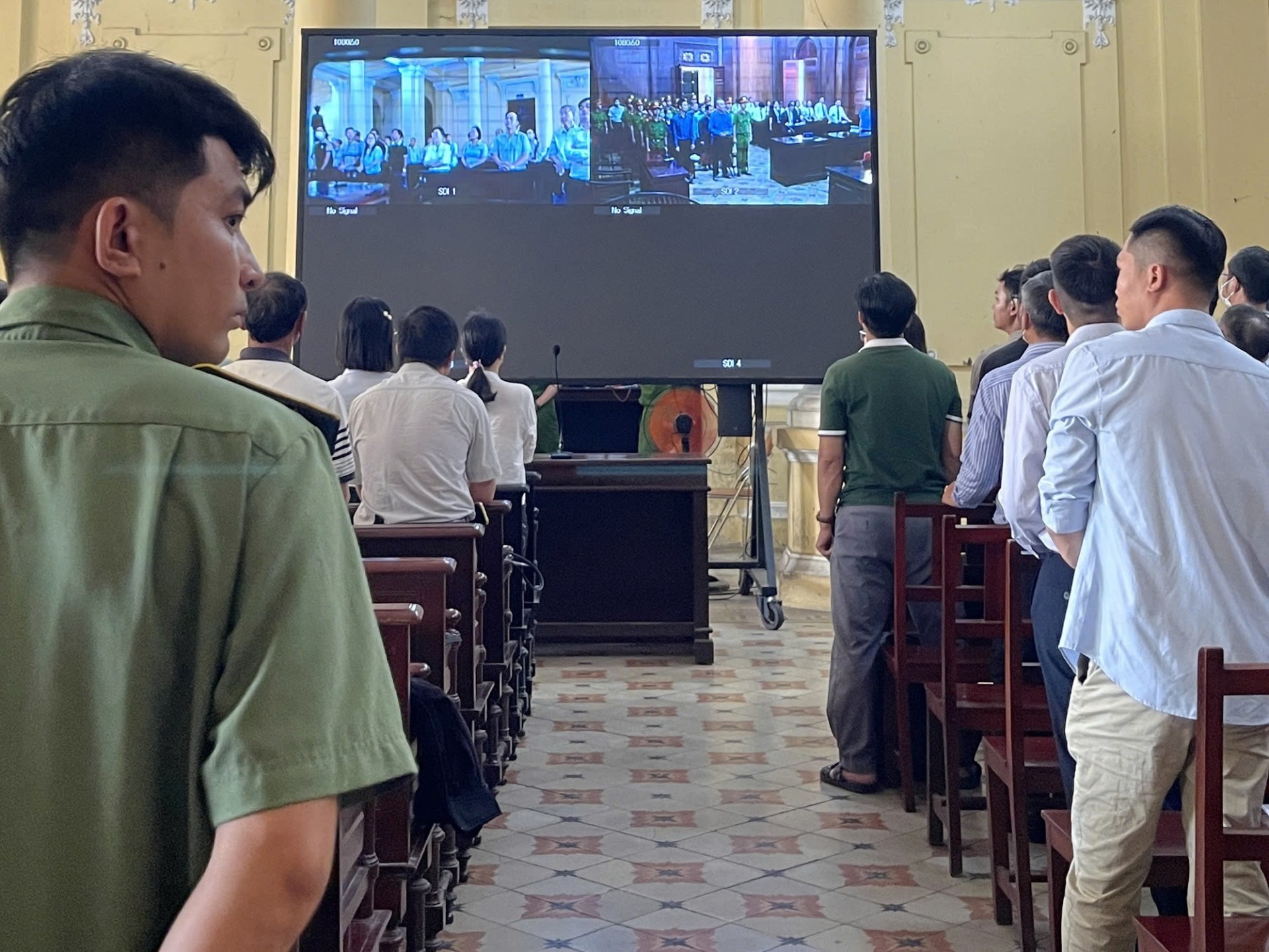 Vụ cấp sai hơn 39.000 bằng lái xe: Tòa án giải quyết quyền lợi của hơn 60 nghìn học viên ra sao?