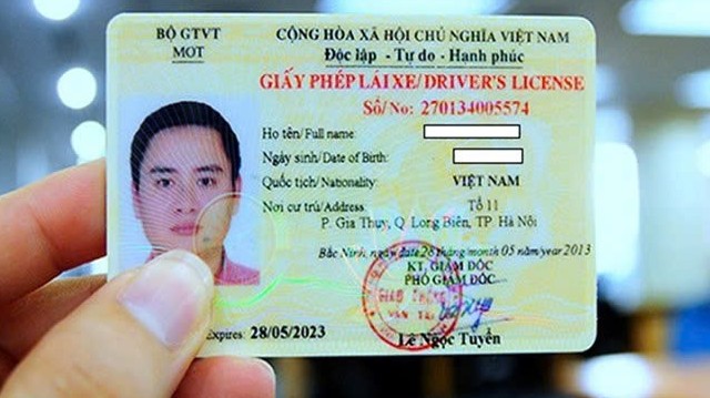 Đổi giấy phép lái xe máy mới trực tiếp và online ở đâu?