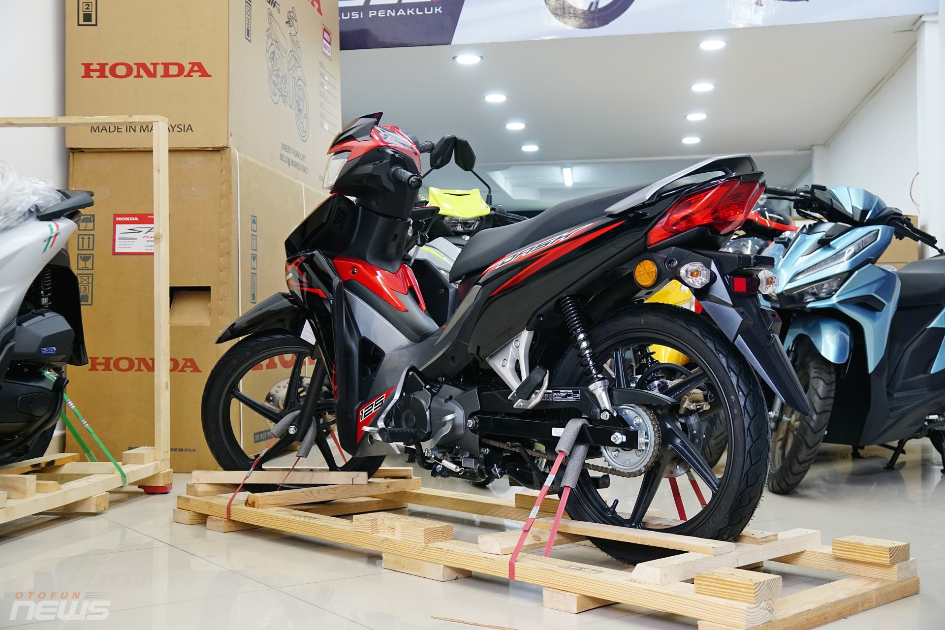 Honda Dash 125 nhập Malaysia, xe số phổ thông có giá ngang SH125i