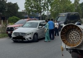 Vượt lấn làn ngược chiều, xe tập lái 'đốn' gãy càng chữ A xe Mercedes - Benz GLC