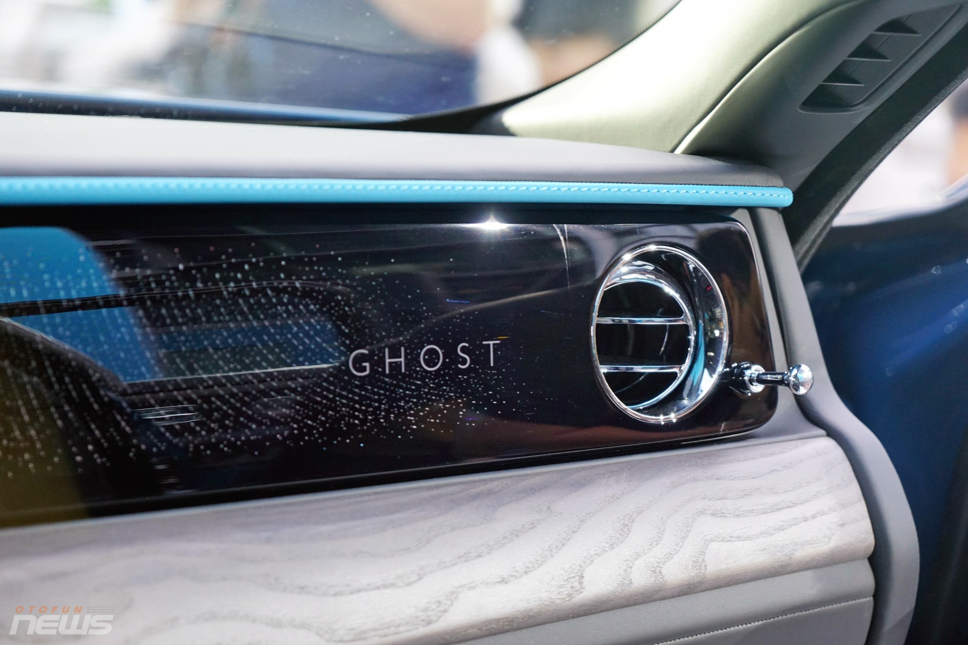 Rolls-Royce Ghost Series II hơn gần 35 tỷ tại Việt Nam có gì đặc biệt?