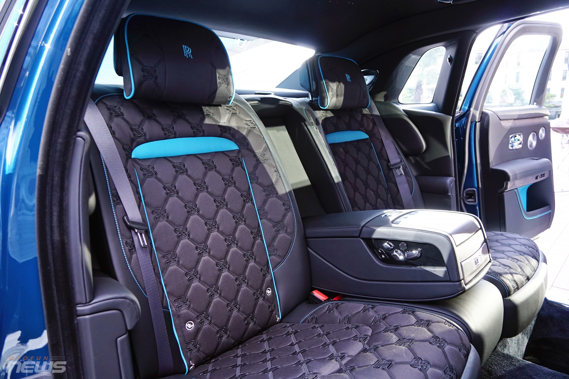 Rolls-Royce Ghost Series II hơn gần 35 tỷ tại Việt Nam có gì đặc biệt?