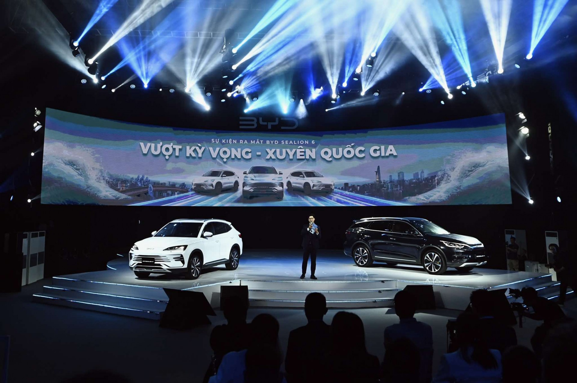 BYD Sealion 6 ra mắt khách Việt, giá từ