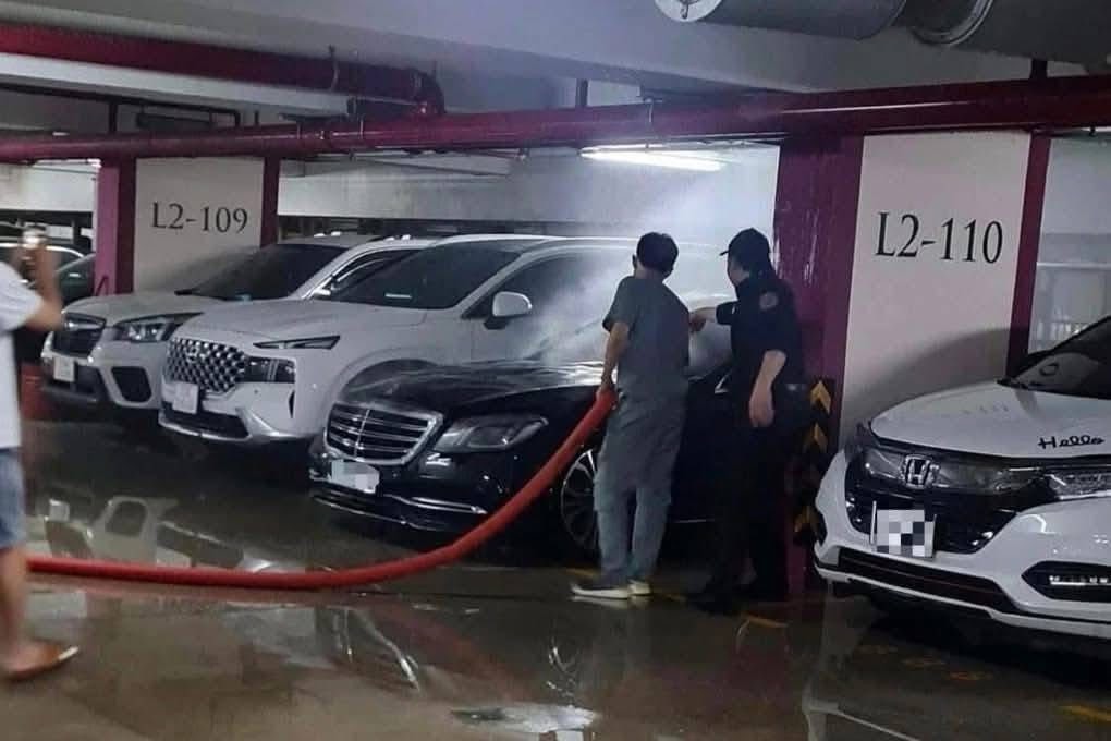 Vụ xe Mercedes -Benz 5 tỷ của ca sỹ Duy Mạnh cháy trong hầm chung cư, hãng phản hồi 