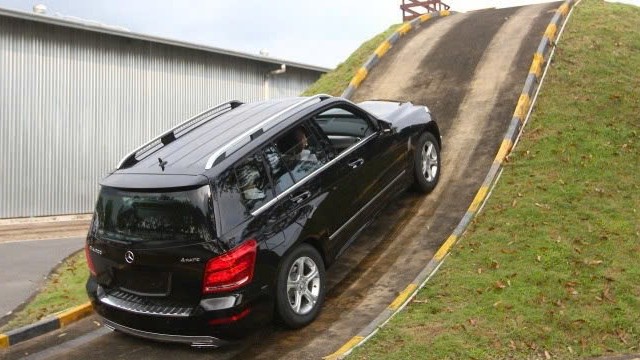 Cách lùi xe xuống dốc an toàn, cho lái mới