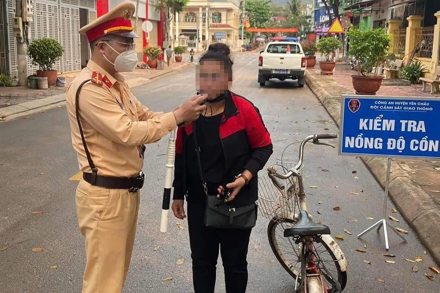 Đi xe đạp có bị thổi nồng độ cồn không?