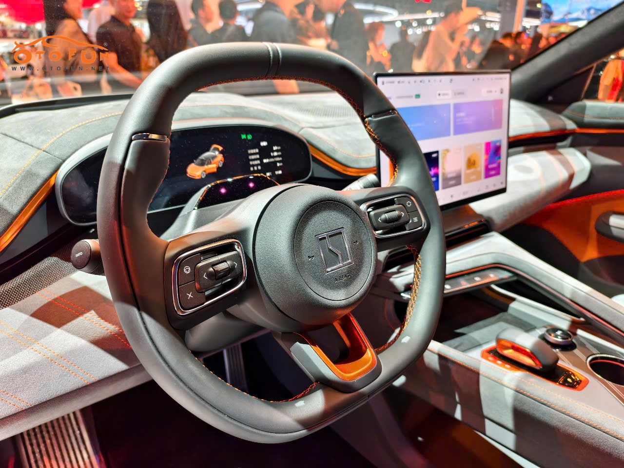 Cận cảnh xe điện Zeekr 001 tại Triển lãm Ô tô Thượng Hải 2025