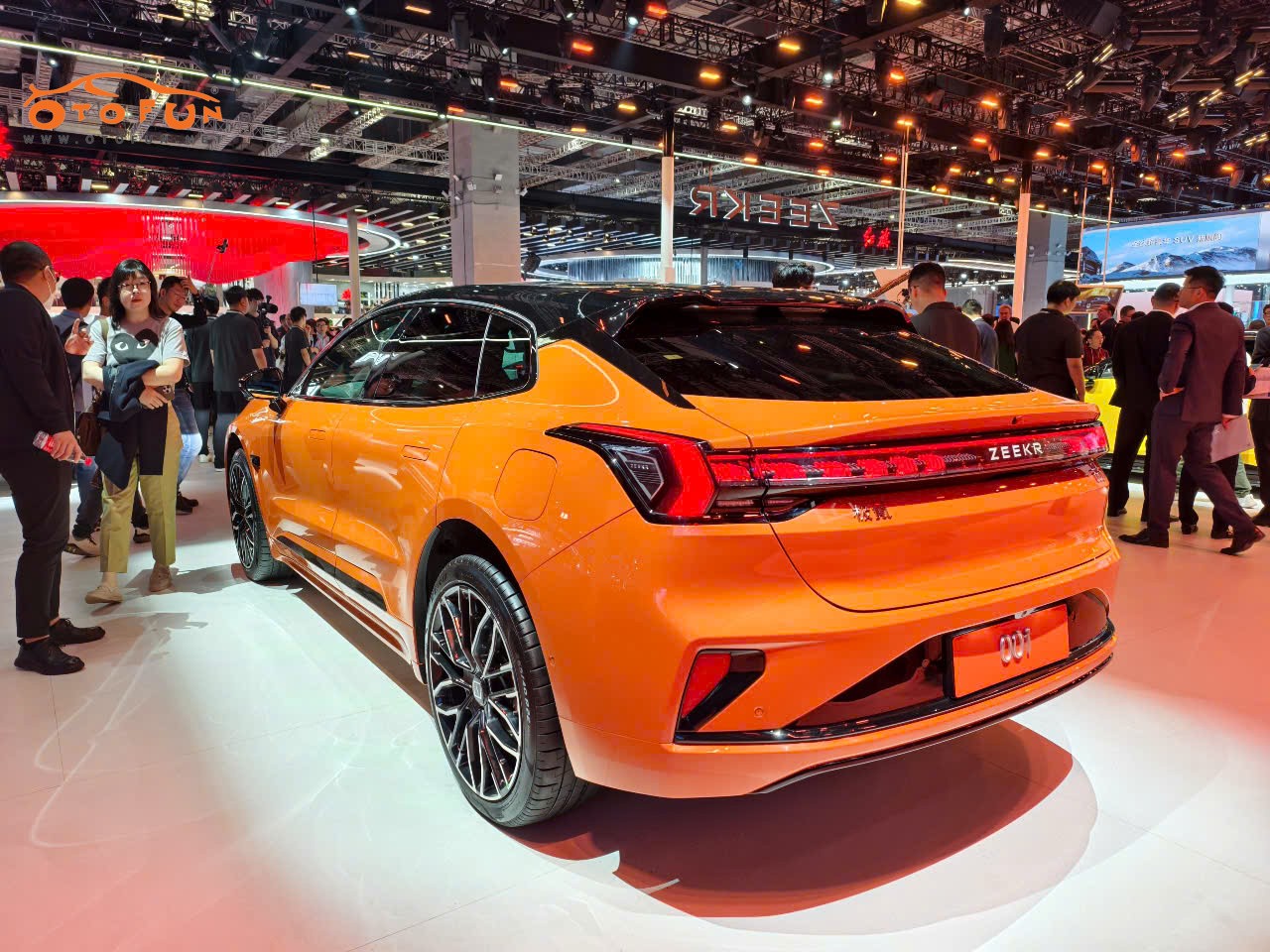 Cận cảnh xe điện Zeekr 001 tại Triển lãm Ô tô Thượng Hải 2025