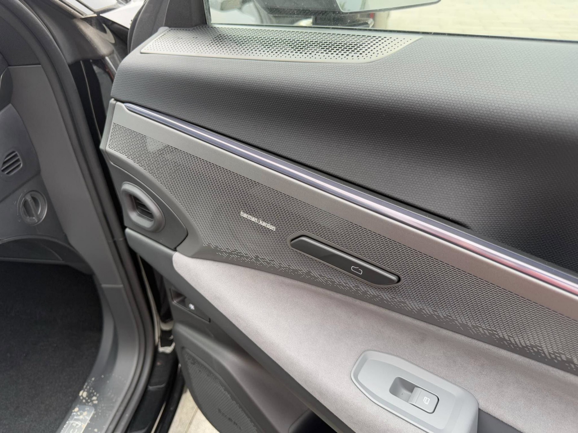 Cận cảnh SUV hybrid Lynk & Co 08 EM-P, giá quy đổi 699 triệu đồng Cận cảnh SUV hybrid Lynk & Co 08 EM-P, giá quy đổi 699 triệu đồng