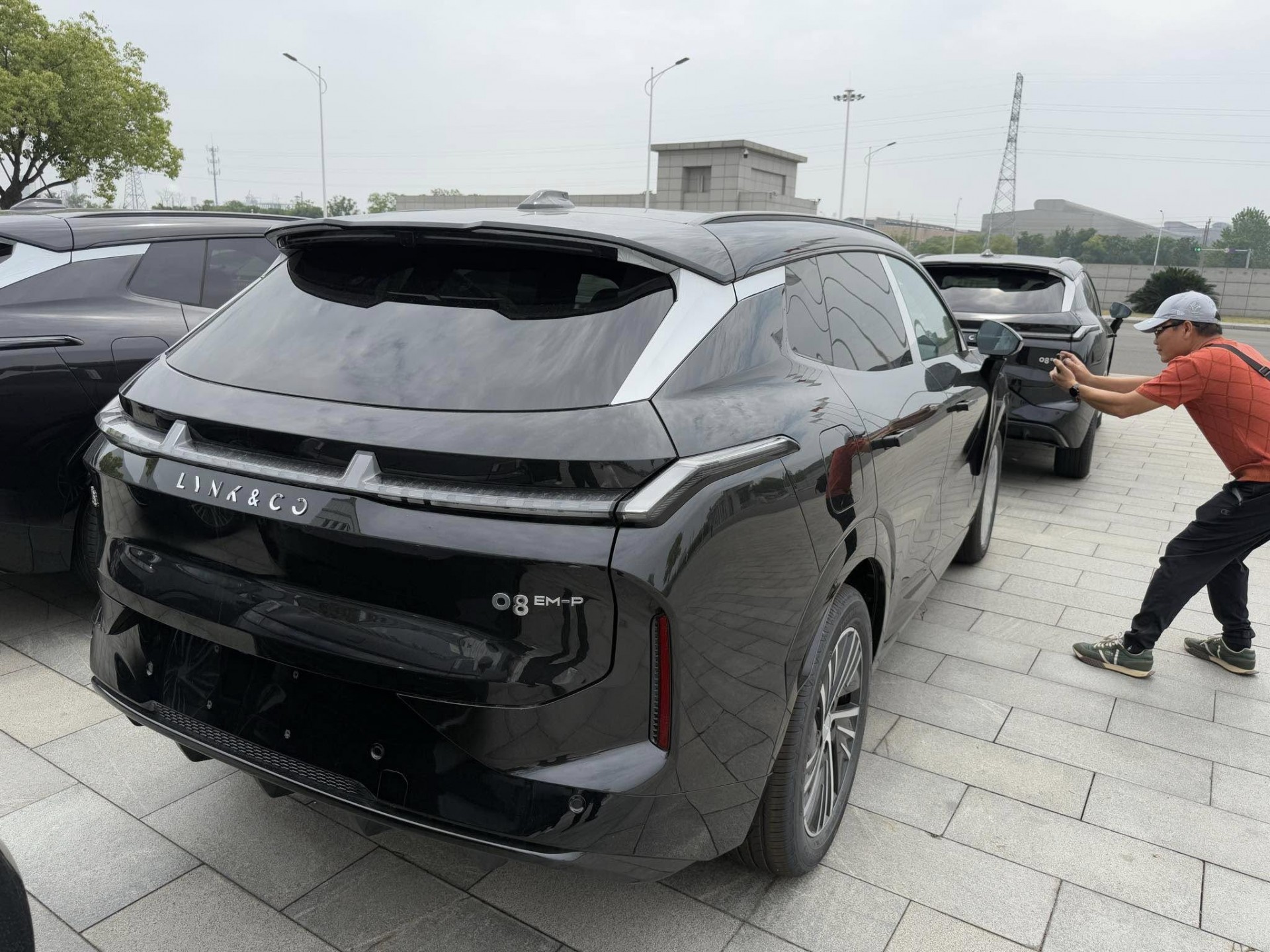 Cận cảnh SUV hybrid Lynk & Co 08 EM-P, giá quy đổi 699 triệu đồng