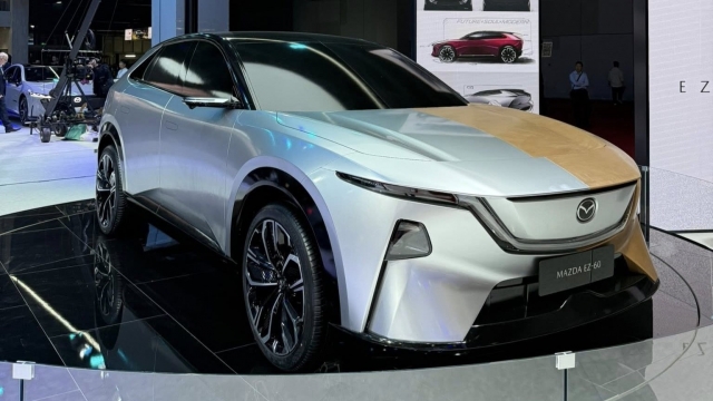 Mazda EZ-60 ra mắt, SUV điện thách thức Tesla Model Y