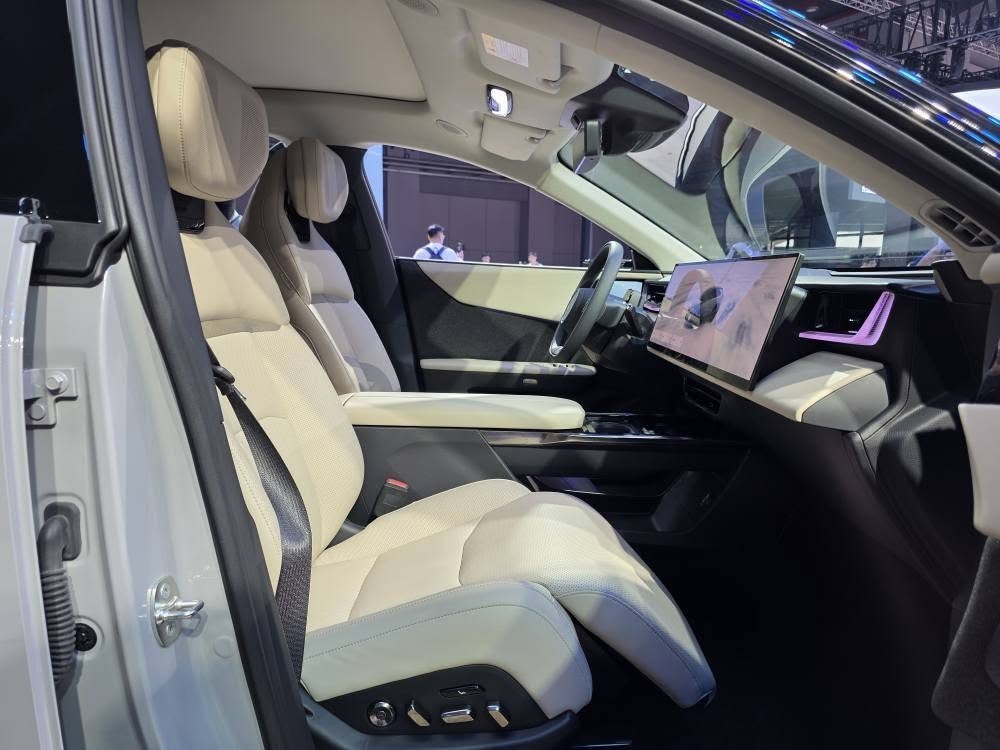 Mazda EZ-60 ra mắt, SUV điện thách thức Tesla Model Y