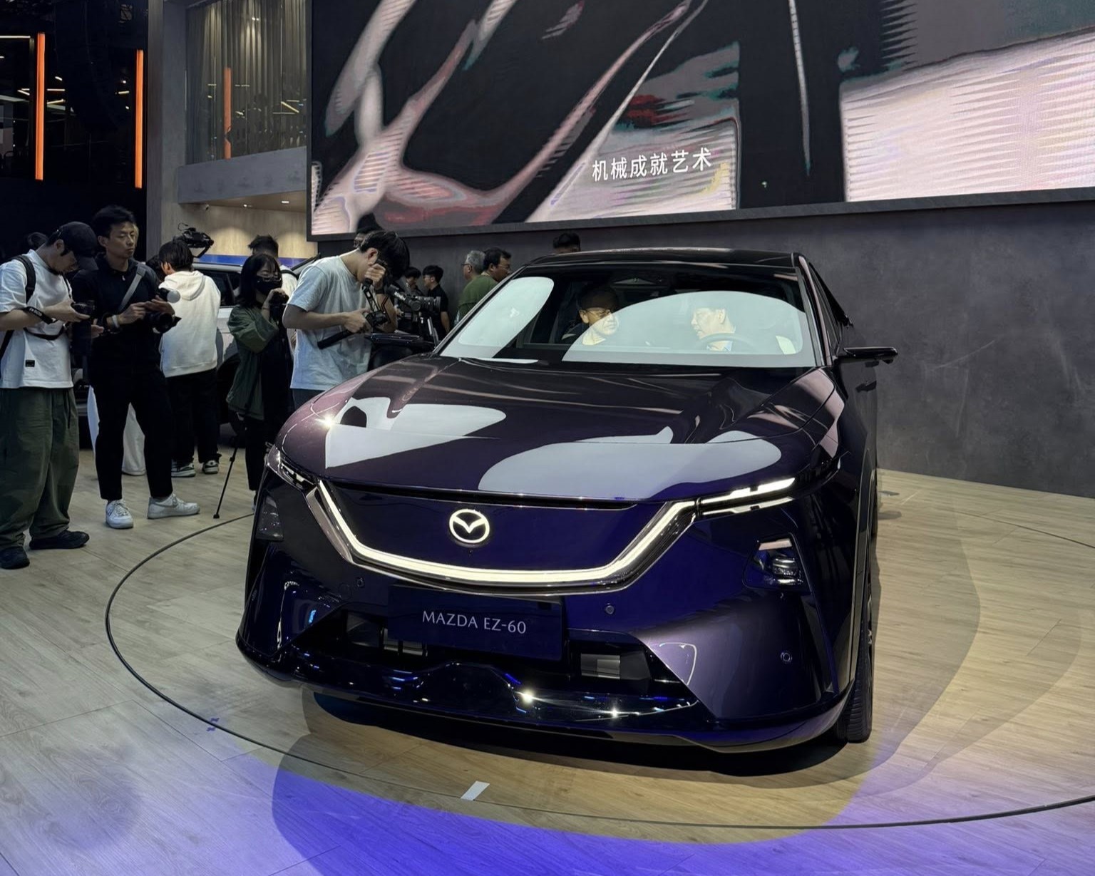 Mazda EZ-60 ra mắt, SUV điện thách thức Tesla Model Y