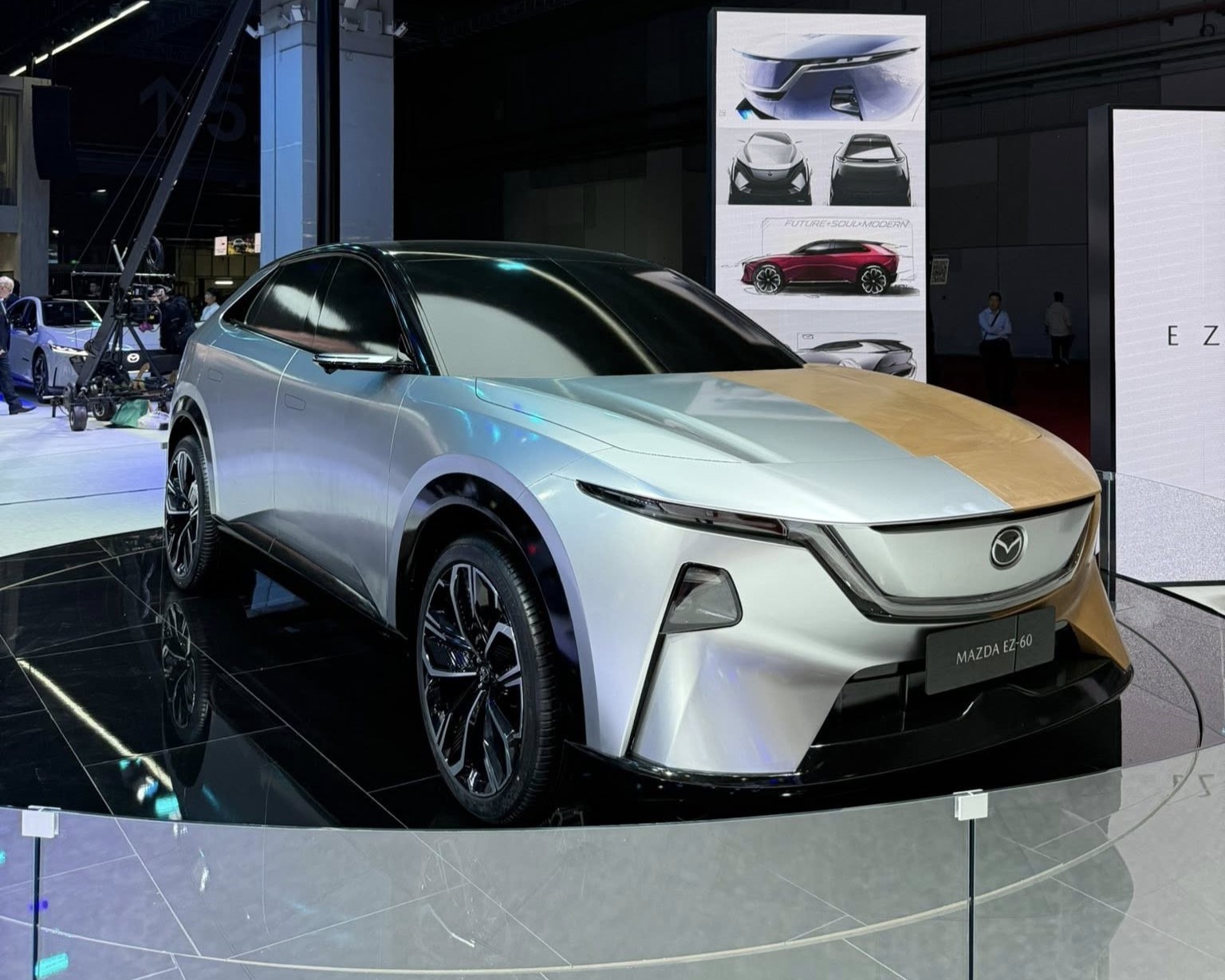 Mazda EZ-60 ra mắt, SUV điện thách thức Tesla Model Y