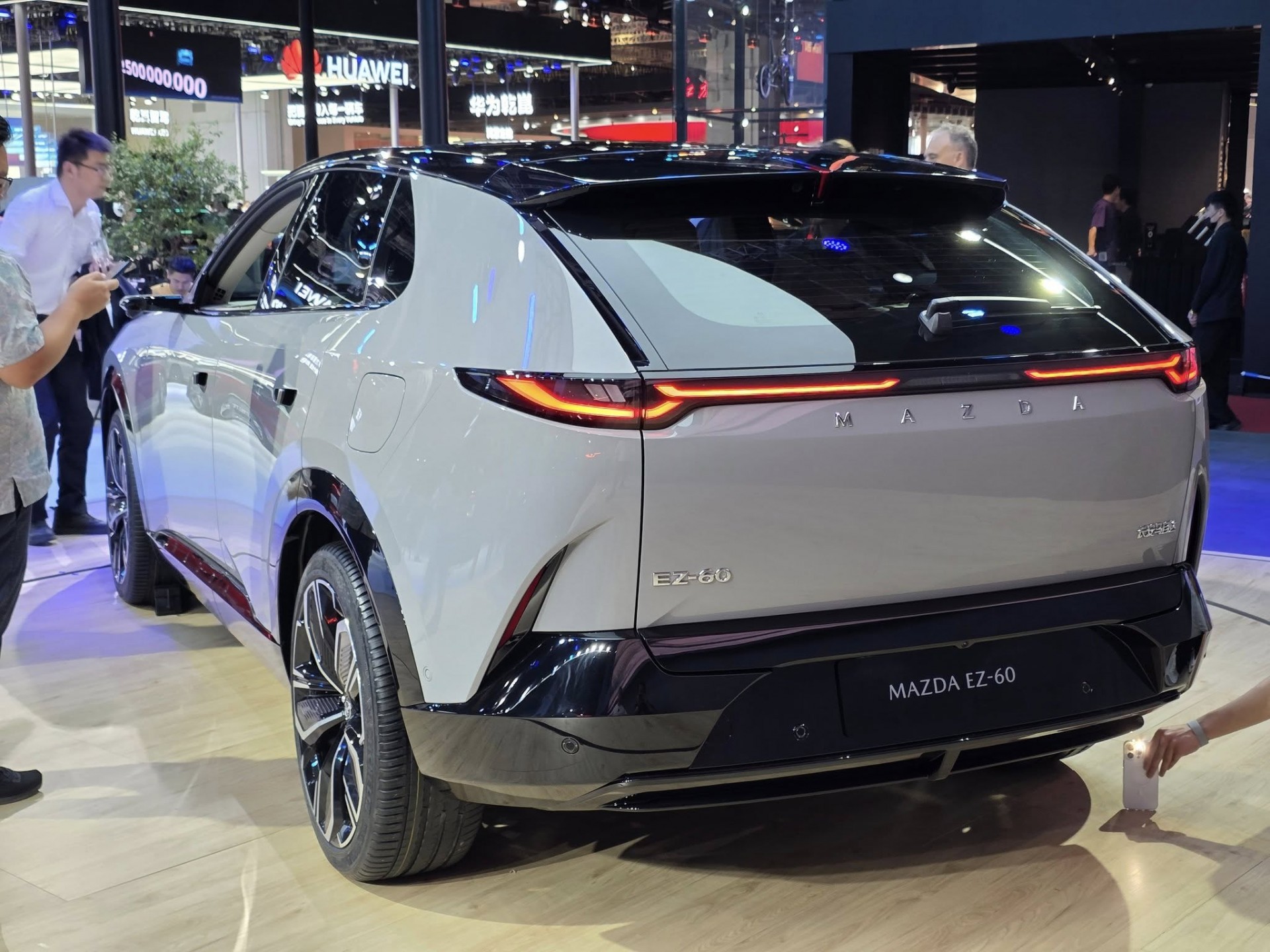 Mazda EZ-60 ra mắt, SUV điện thách thức Tesla Model Y
