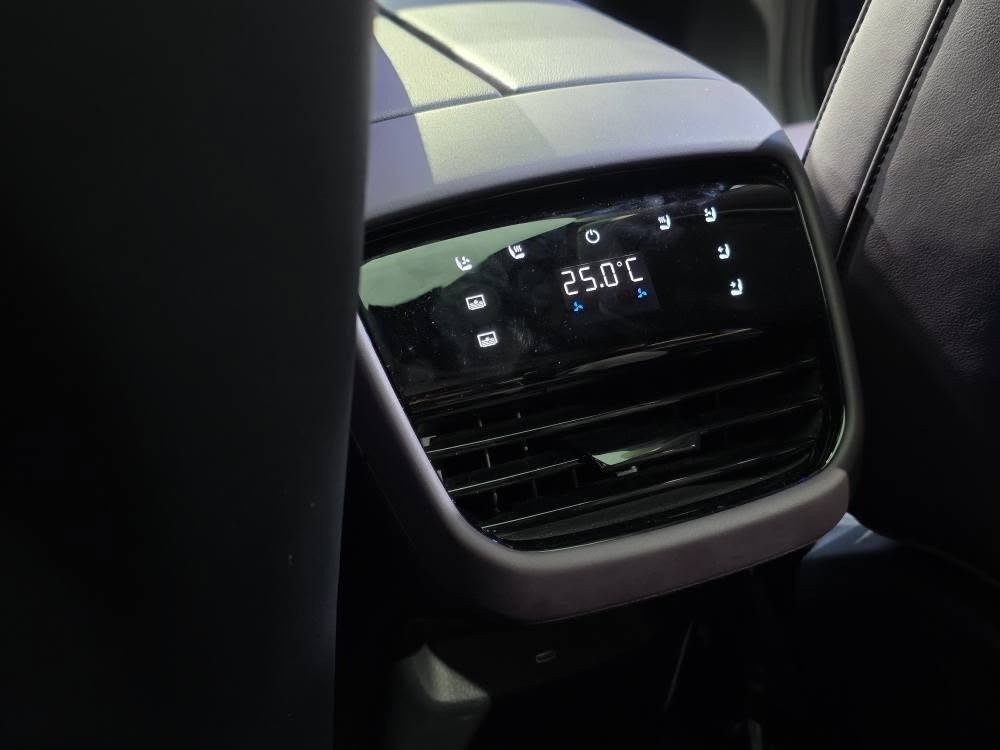 Mazda EZ-60 ra mắt, SUV điện thách thức Tesla Model Y
