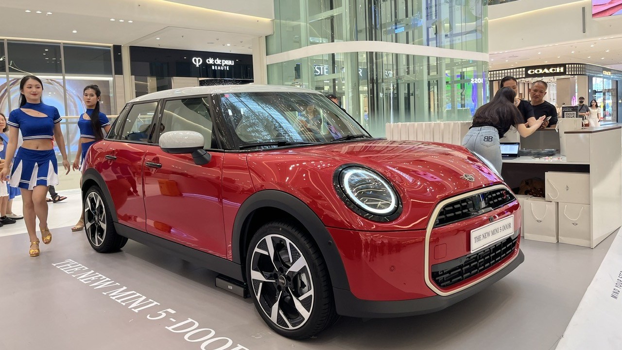Bộ đôi Mini Cooper S 3 cửa và 5 cửa thế hệ mới ra mắt, giá từ 2,099 tỷ