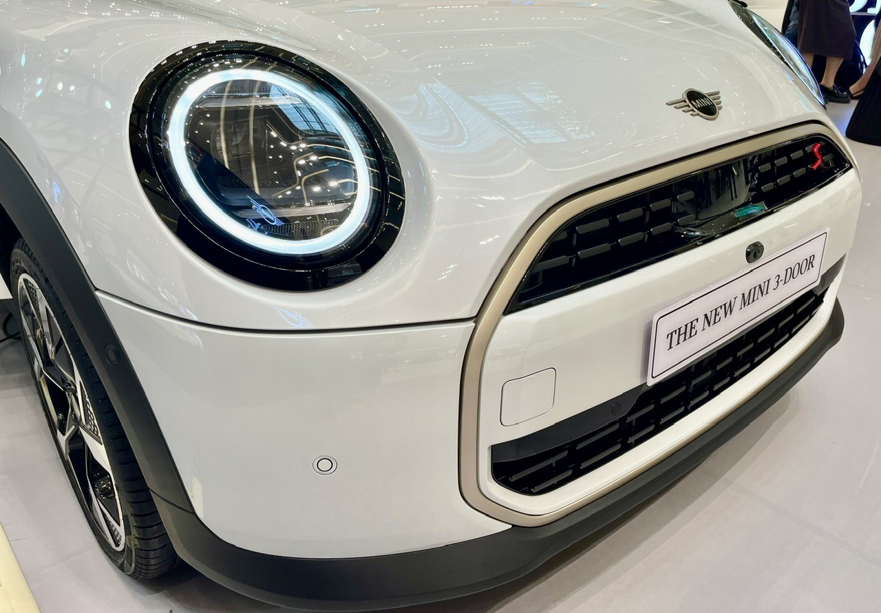 Bộ đôi Mini Cooper S 3 cửa và 5 cửa thế hệ mới ra mắt, giá từ 2,099 tỷ