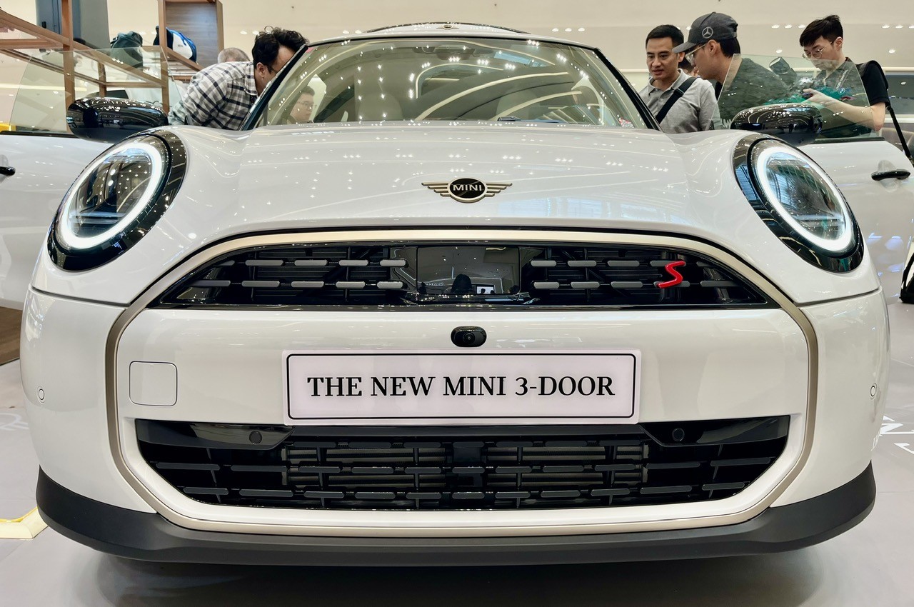 Bộ đôi Mini Cooper S 3 cửa và 5 cửa thế hệ mới ra mắt, giá từ 2,099 tỷ
