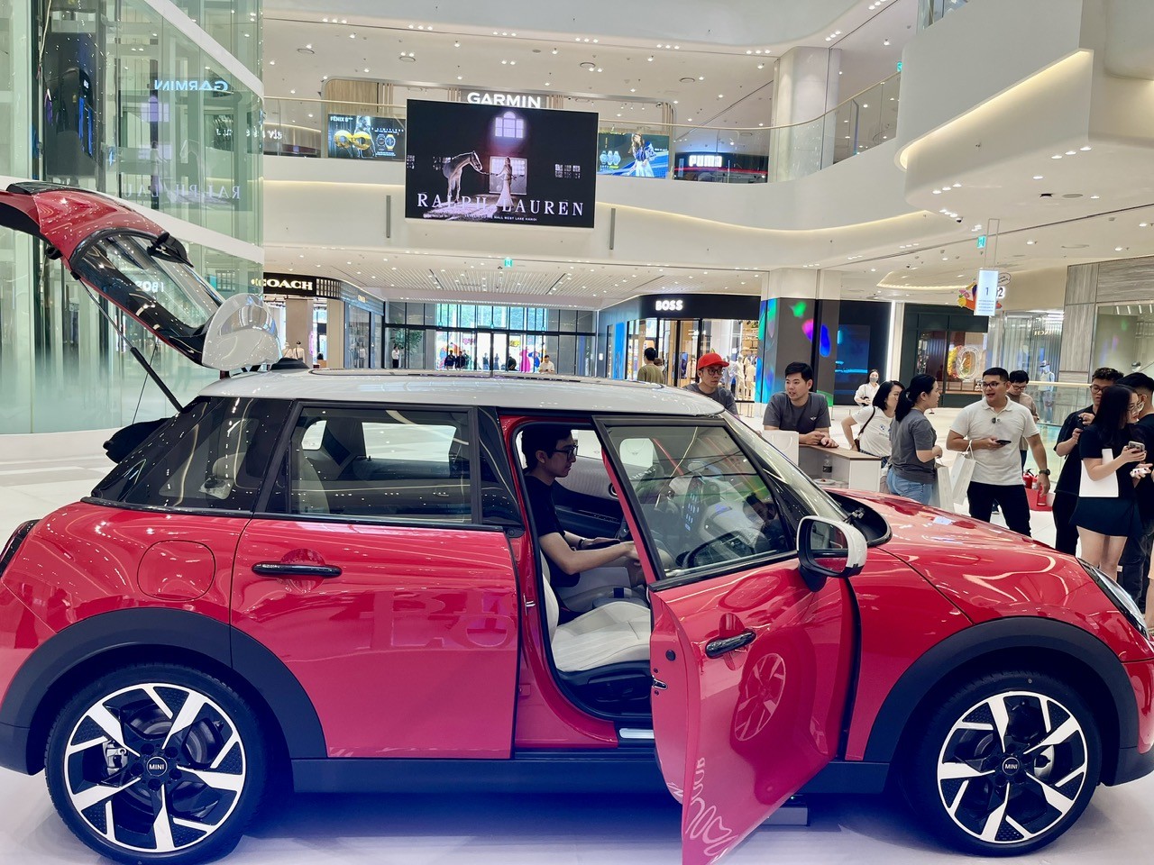 Bộ đôi Mini Cooper S 3 cửa và 5 cửa thế hệ mới ra mắt, giá từ 2,099 tỷ