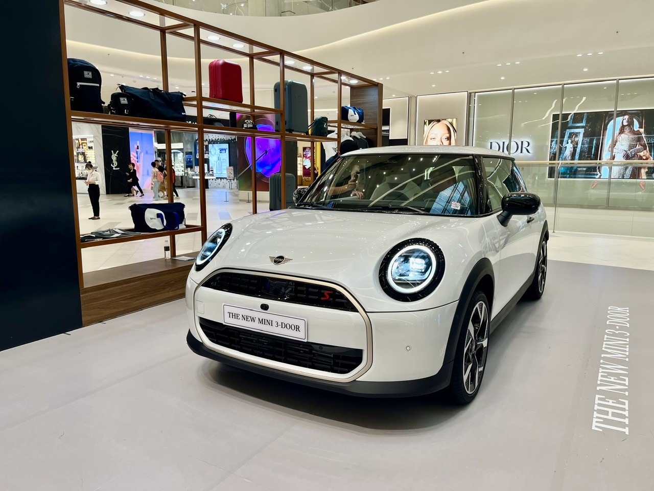Bộ đôi Mini Cooper S 3 cửa và 5 cửa thế hệ mới ra mắt, giá từ 2,099 tỷ