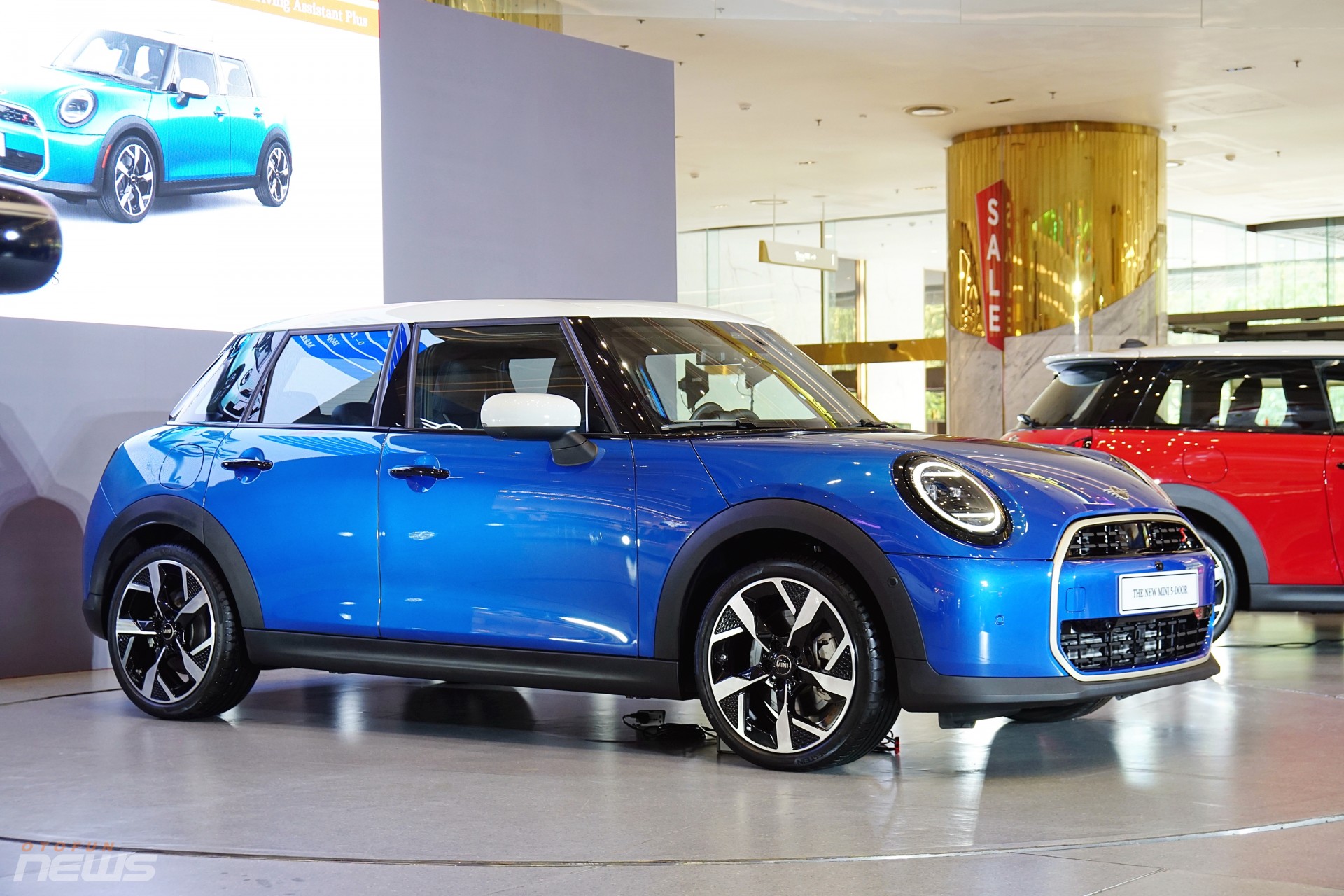 Ngoại thất Mini Cooper S 5 cửa nổi bật với lưới tản nhiệt bát giác hoàn toàn mới, đèn LED trước tinh chỉnh và cụm đèn hậu LED hình tam giác độc đáo, tùy biến hiệu ứng.